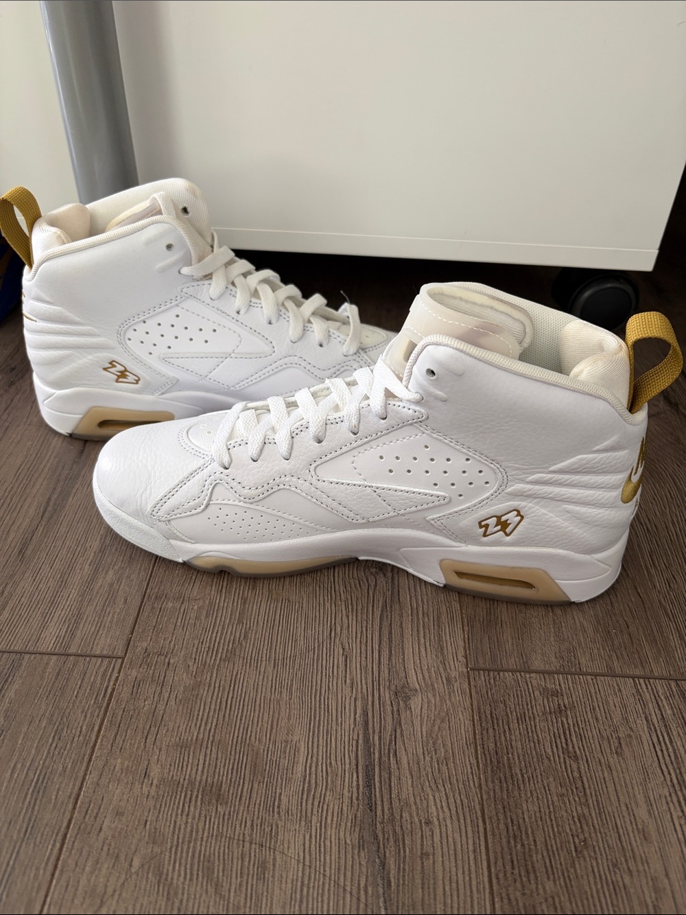 NEW Jordan MVP High-Top Sneakers - White & Gold. Women’s size 9.5 Men’s 8 - Picture 2 of 6